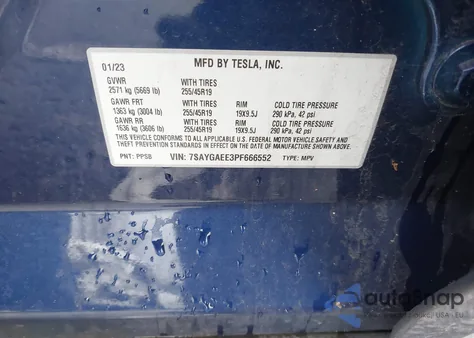 2023 Tesla Model Y Awd/Long Range Dual Motor All-Wheel Drive z USA, uszkodzony, nr VIN 7SAYGAEE3PF666552